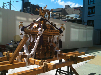 ナカメアルカス　中目黒アトラスタワー　上目黒一丁目　お祭り　八幡様　神輿